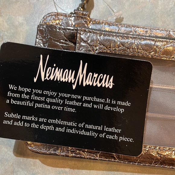 Neiman Marcus silver leather wristlet - Picture 6 of 6